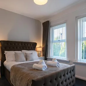 https://comfy-3bed-house-parking-garden.hotels-newcastle-upon-tyne.com